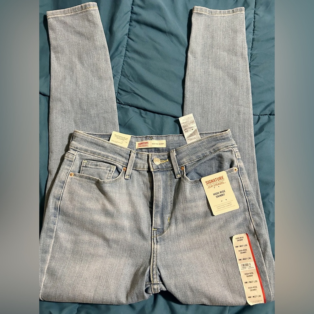 Levis High Rise Skinny - Picture 7 of 9